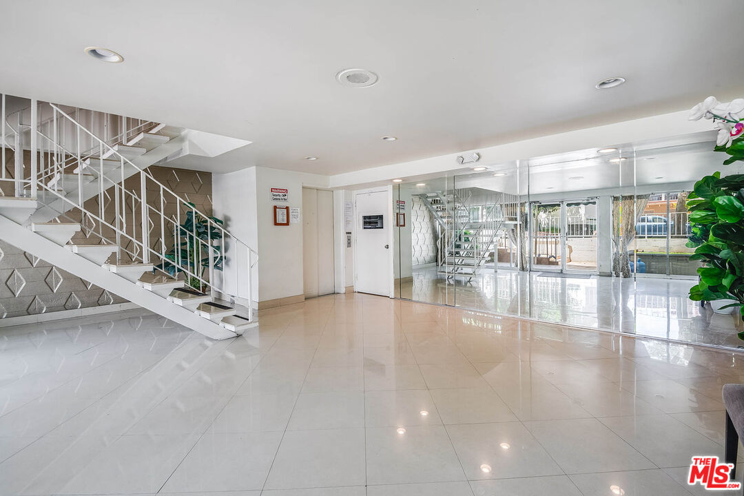 423 S Rexford Dr Unit: 104
