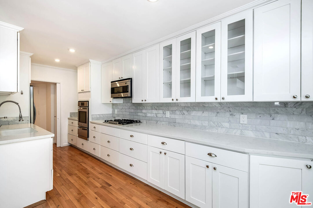 423 S Rexford Dr Unit: 104