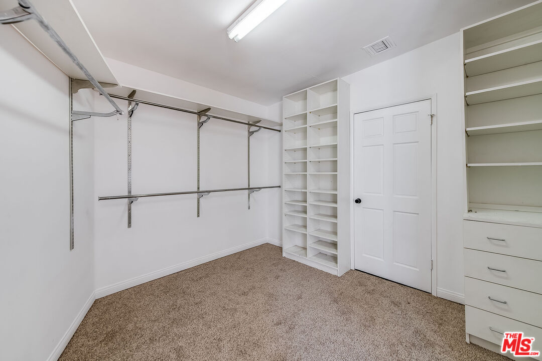 1211 S Point View St