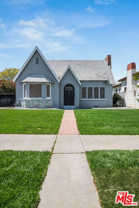 1211 S Point View St