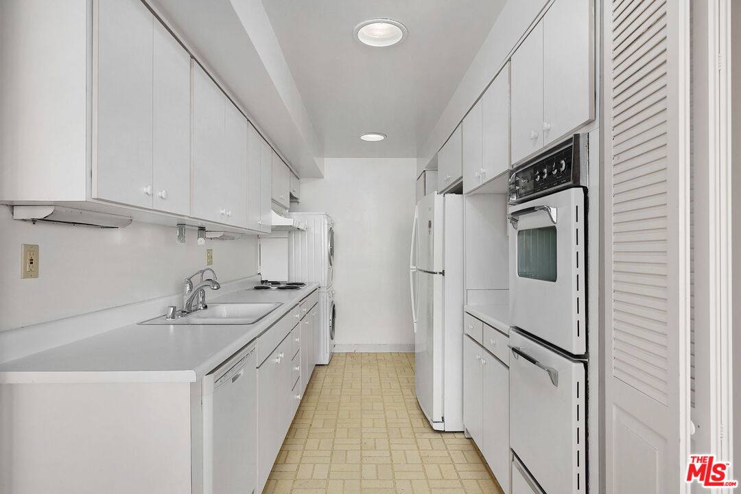 2222 Avenue Of The Stars Unit: 1501