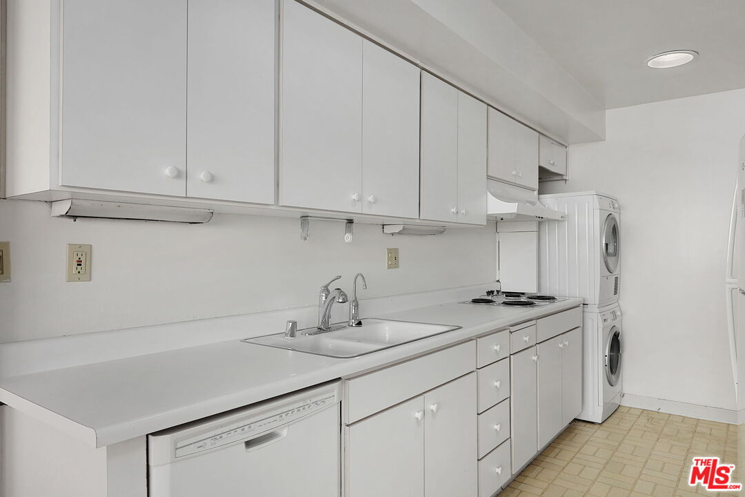 2222 Avenue Of The Stars Unit: 1501