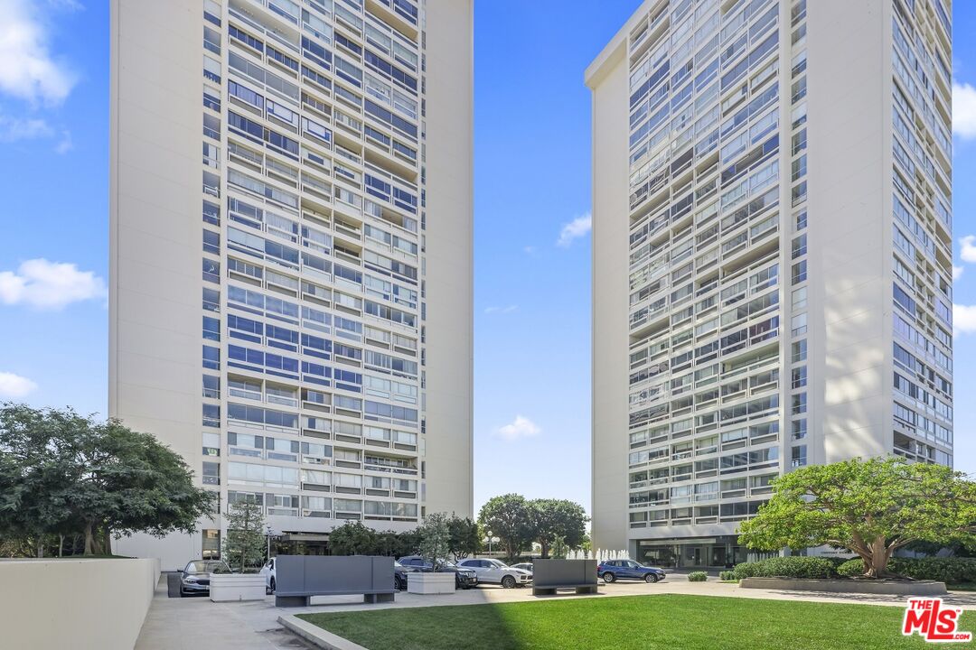 2222 Avenue Of The Stars Unit: 1501