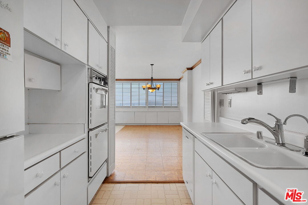 2222 Avenue Of The Stars Unit: 1501
