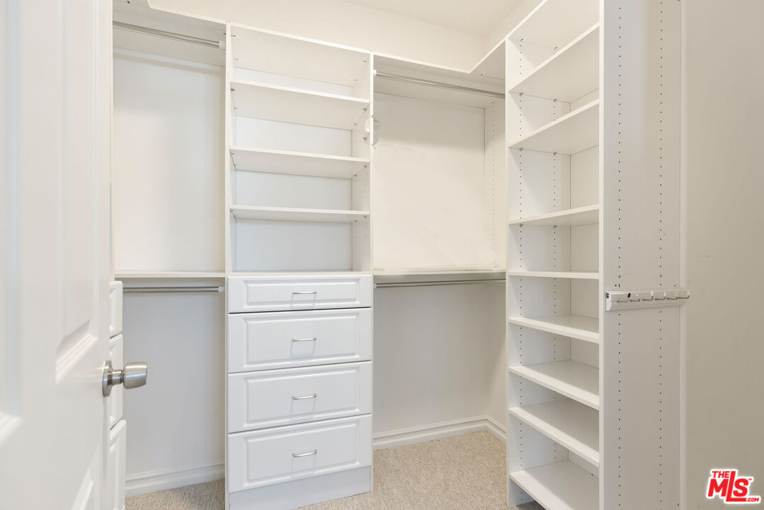 1000 Granville Ave Unit: 403