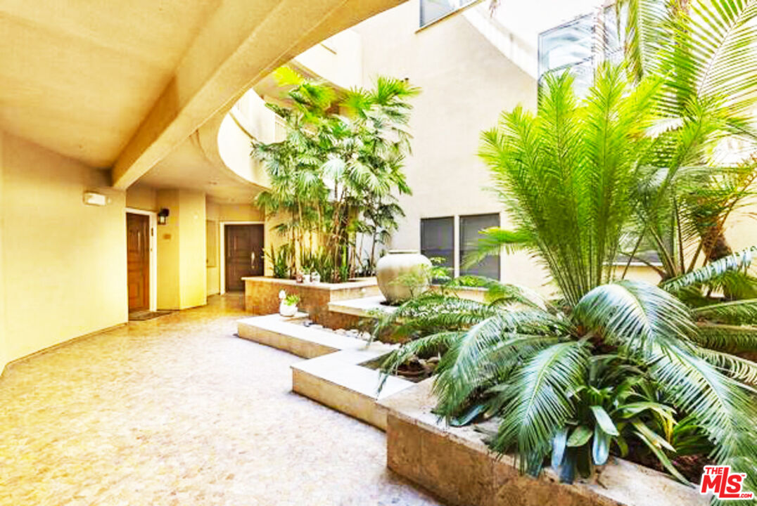 1000 Granville Ave Unit: 403