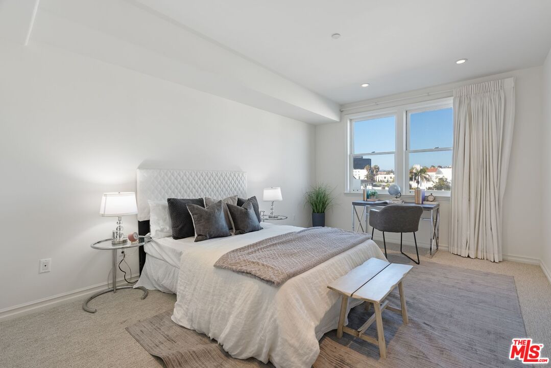 1000 Granville Ave Unit: 403
