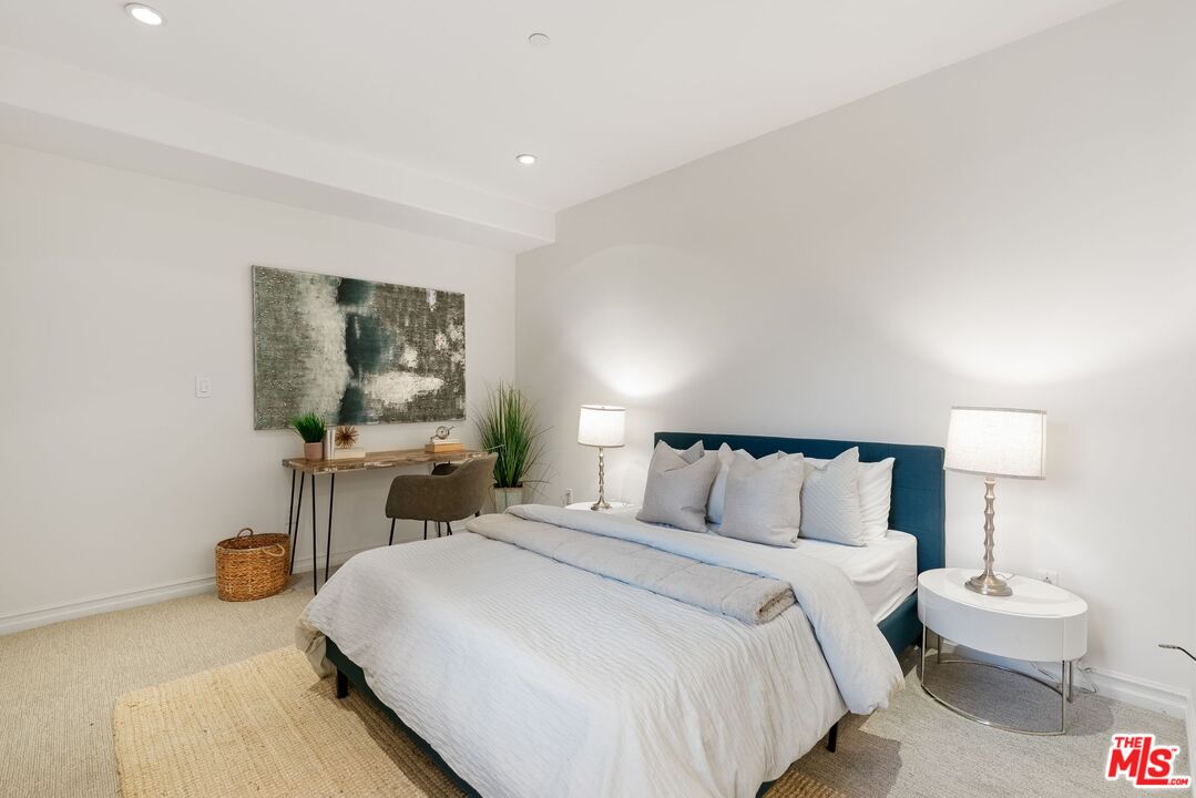 1000 Granville Ave Unit: 403