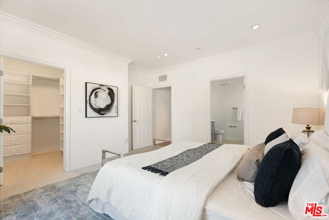 1000 Granville Ave Unit: 403