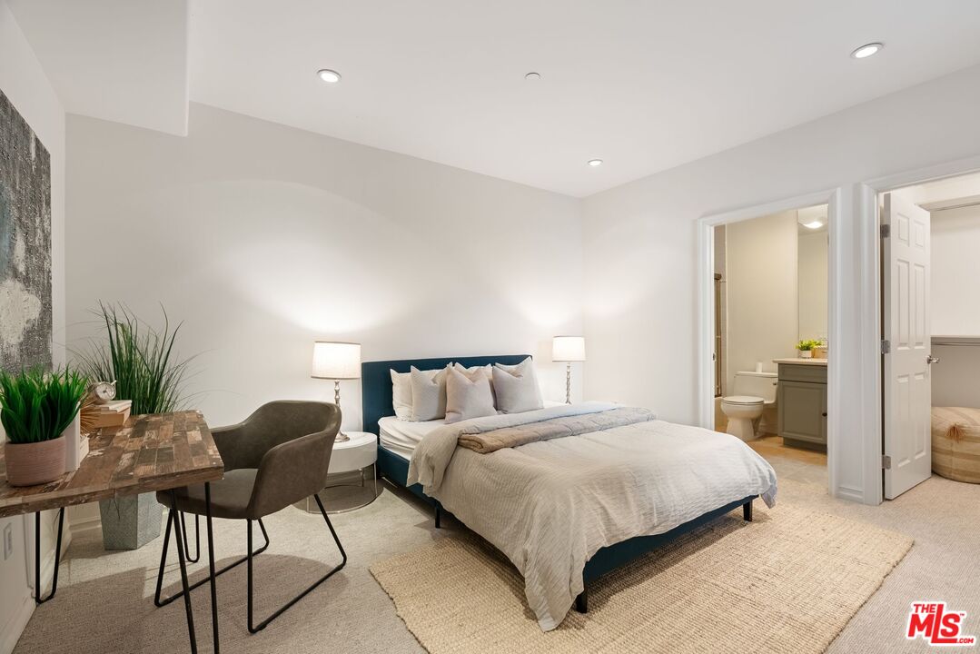 1000 Granville Ave Unit: 403