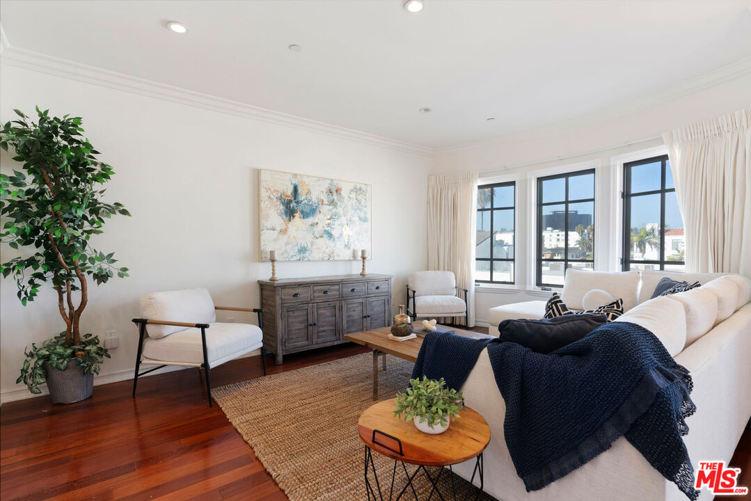 1000 Granville Ave Unit: 403