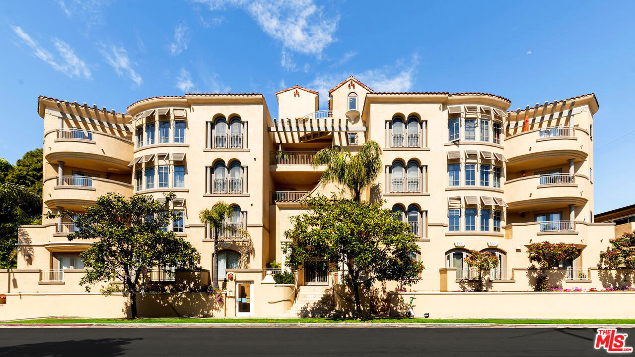 1000 Granville Ave Unit: 403
