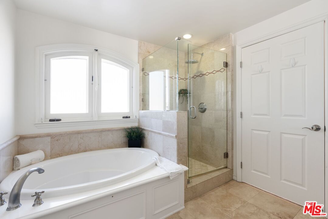 1000 Granville Ave Unit: 403