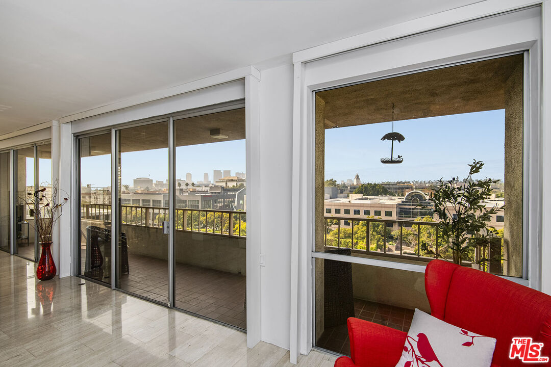 339 N Palm Dr Unit: 601
