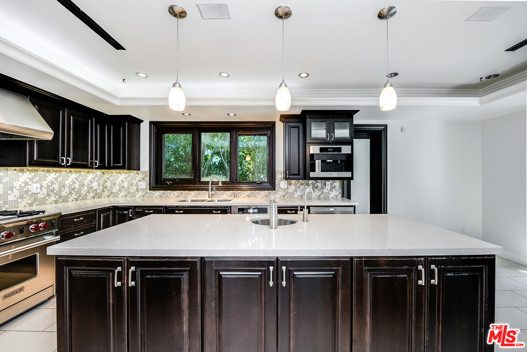 1600 Benedict Canyon Dr