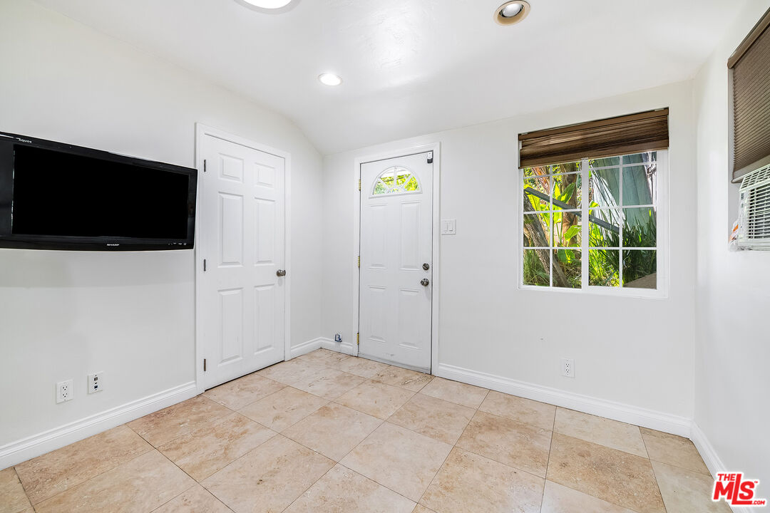 1600 Benedict Canyon Dr