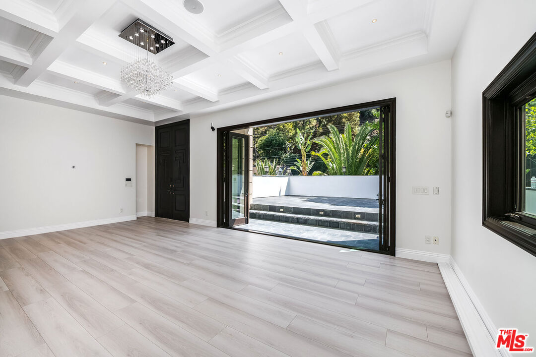 1600 Benedict Canyon Dr