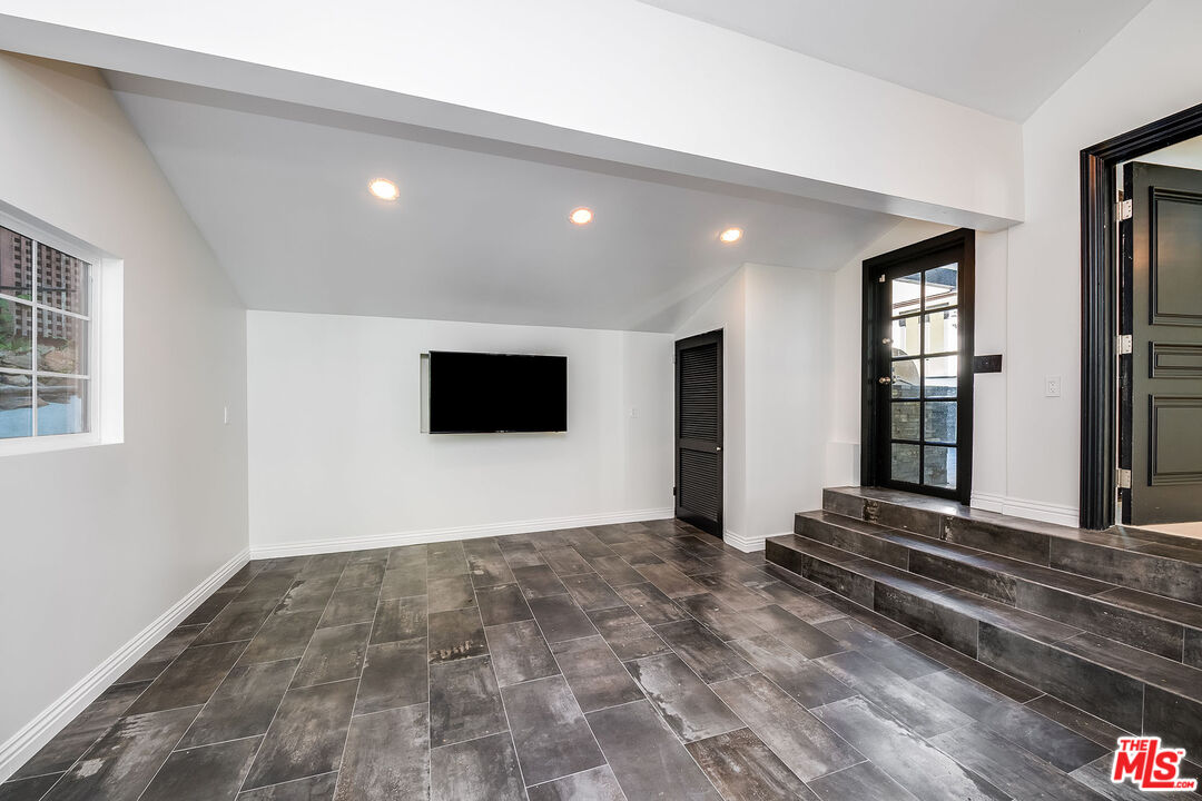 1600 Benedict Canyon Dr