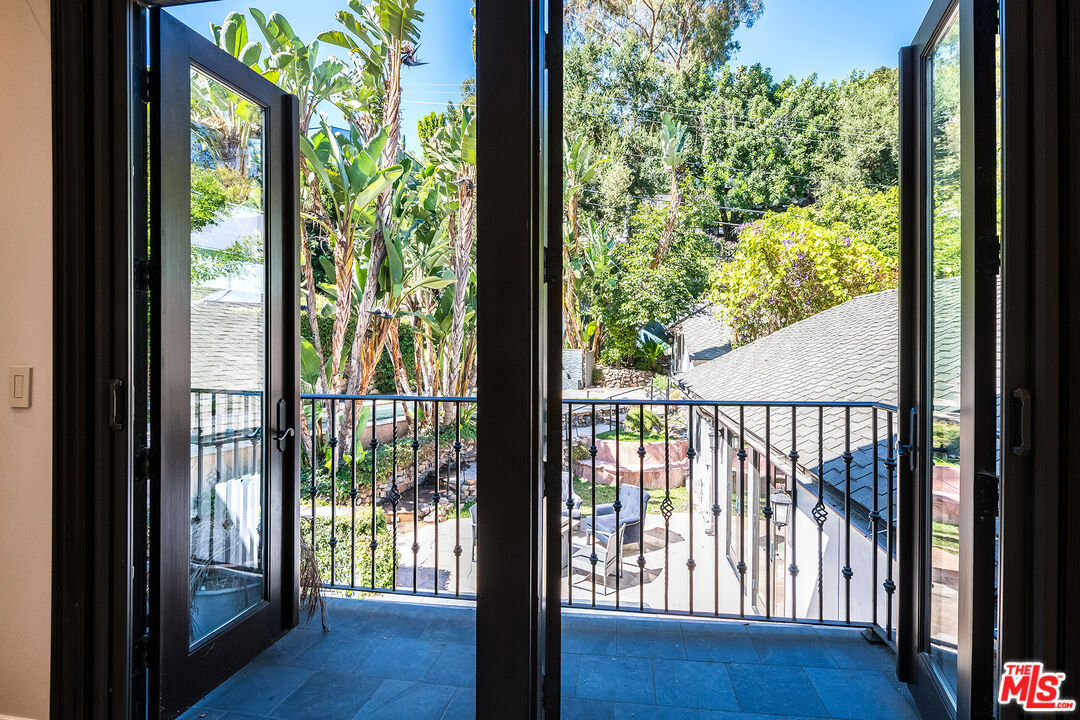 1600 Benedict Canyon Dr