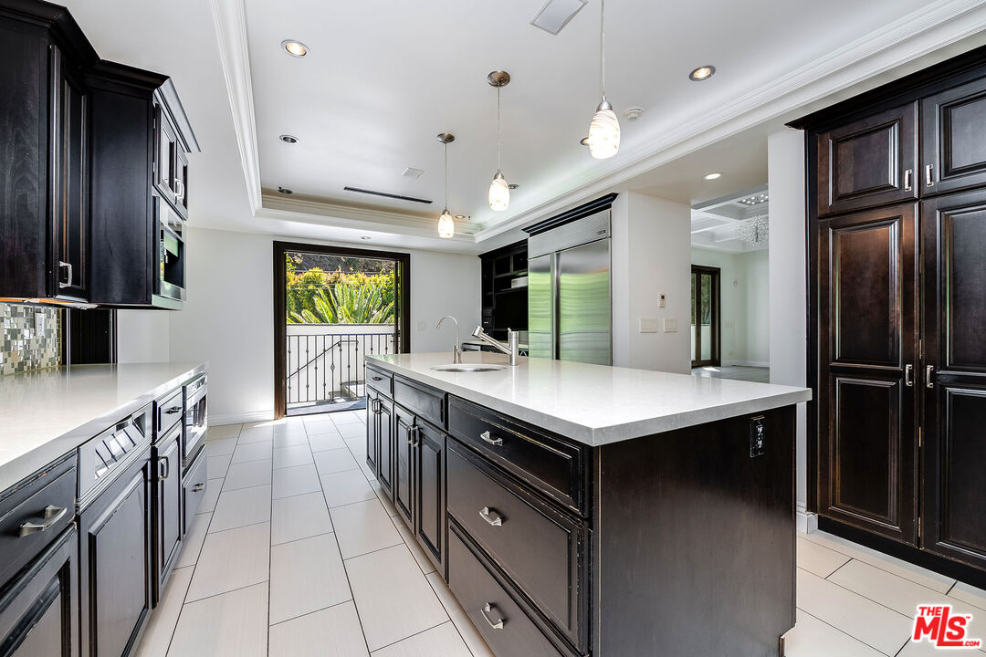 1600 Benedict Canyon Dr