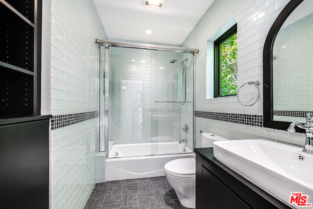 1600 Benedict Canyon Dr