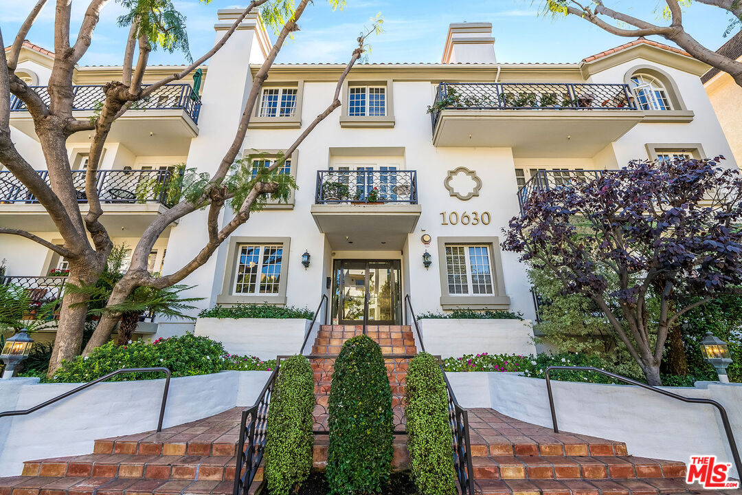 10630 Eastborne Ave Unit: 203