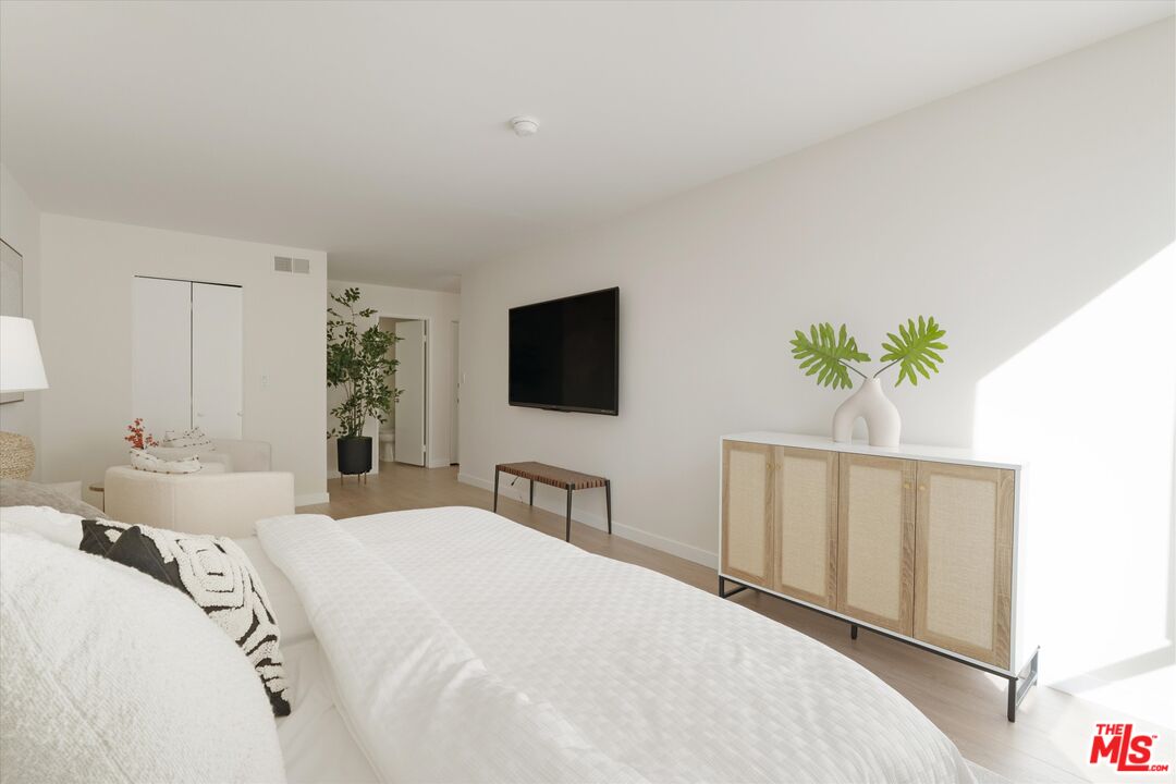 429 N Oakhurst Dr Unit: 203