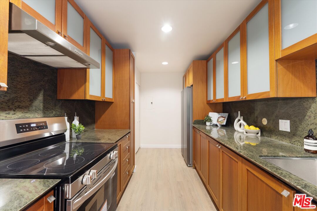 429 N Oakhurst Dr Unit: 203