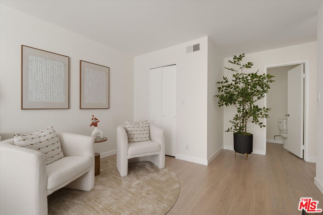 429 N Oakhurst Dr Unit: 203