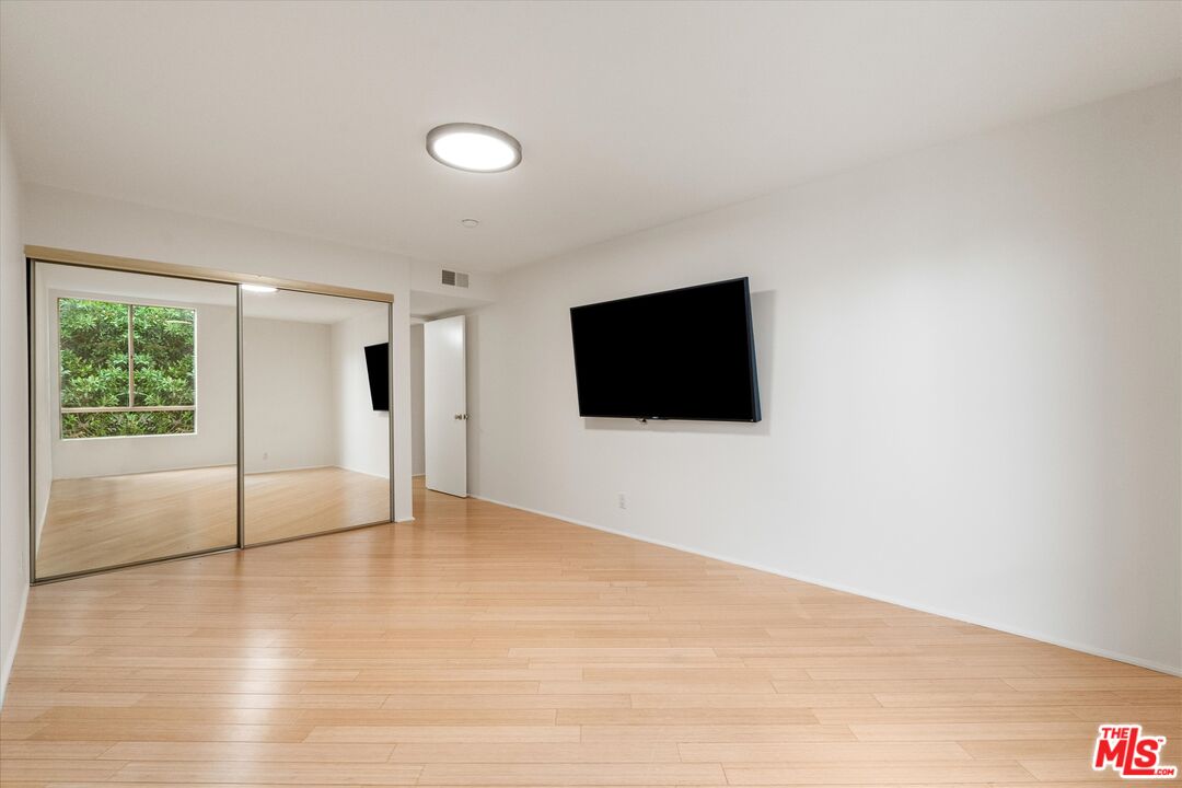 429 N Oakhurst Dr Unit: 203