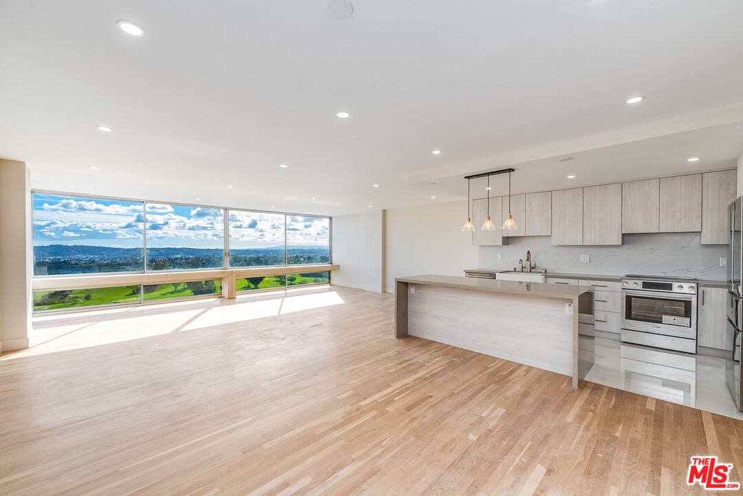 2222 Avenue Of The Stars Unit: 1701