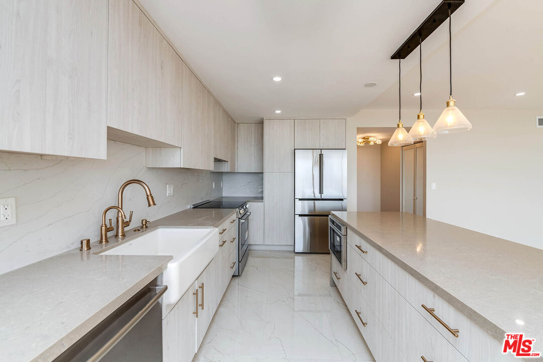 2222 Avenue Of The Stars Unit: 1701