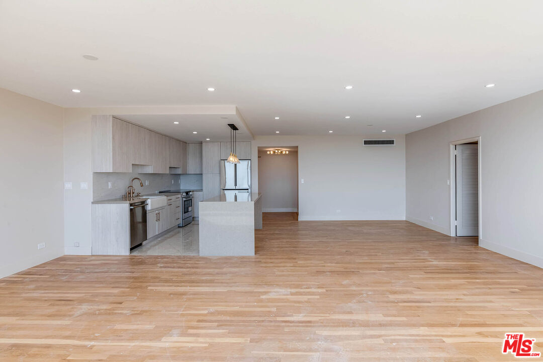 2222 Avenue Of The Stars Unit: 1701