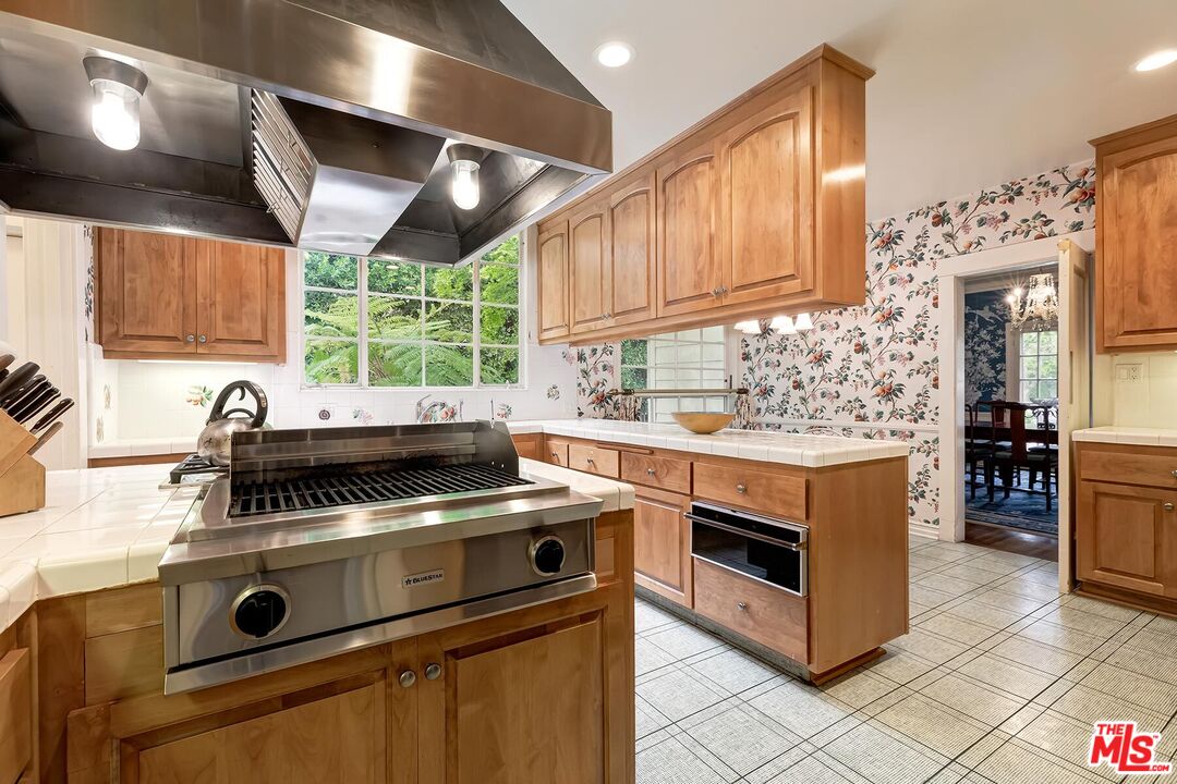 809 N Bedford Dr