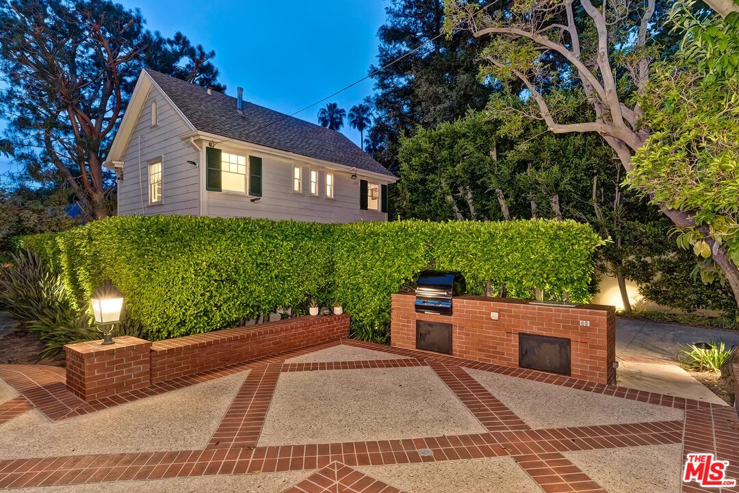 809 N Bedford Dr
