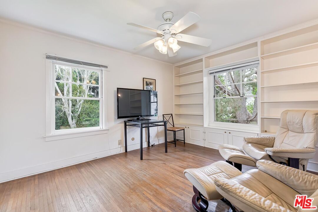 809 N Bedford Dr