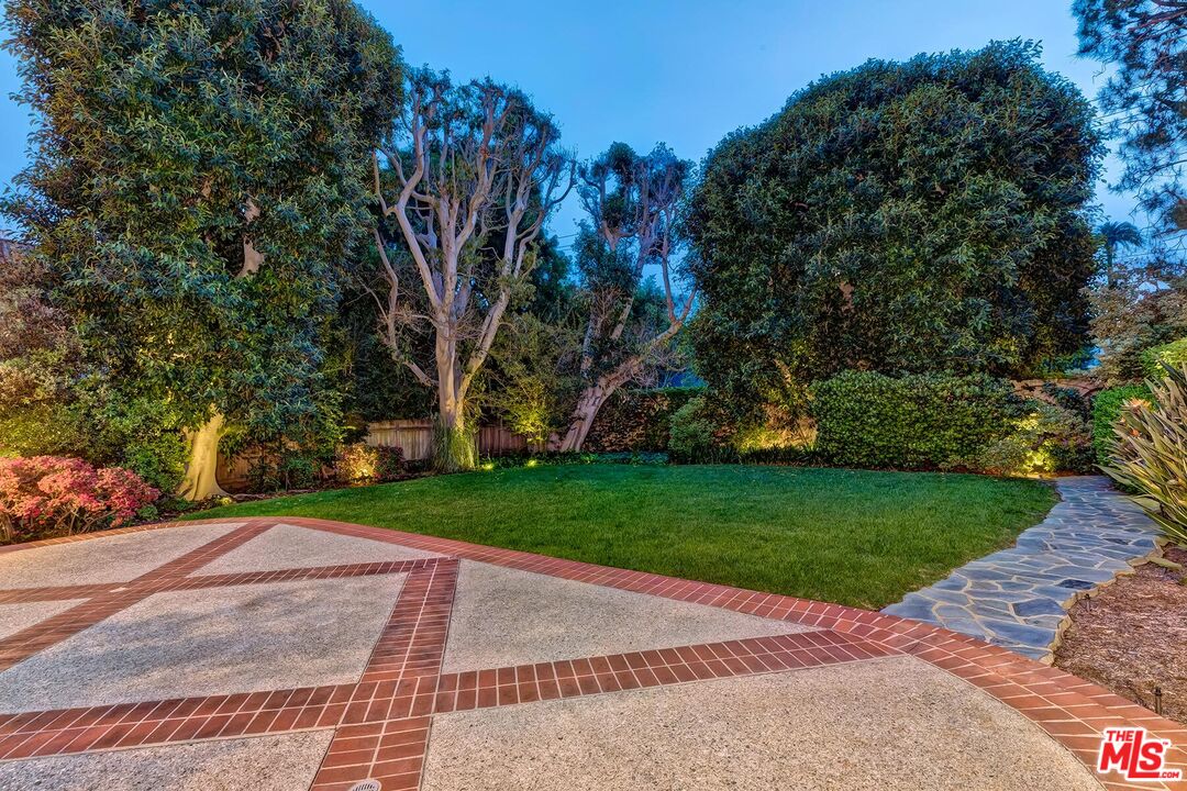 809 N Bedford Dr