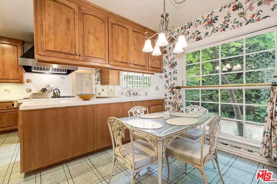 809 N Bedford Dr