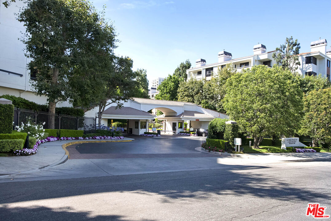 2132 Century Park Ln Unit: 104