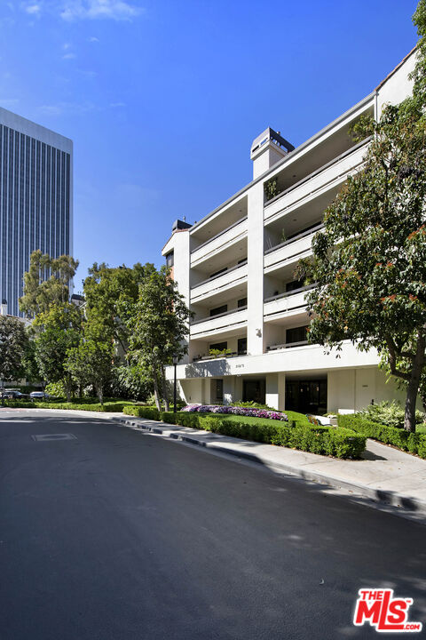 2132 Century Park Ln Unit: 104