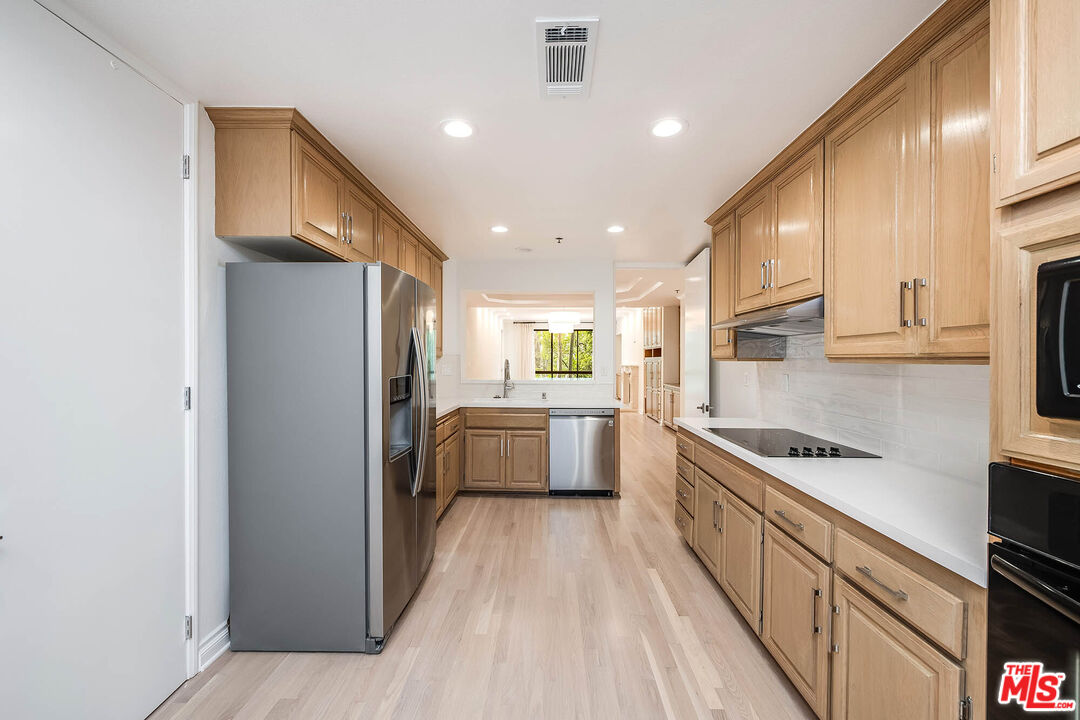 2132 Century Park Ln Unit: 104