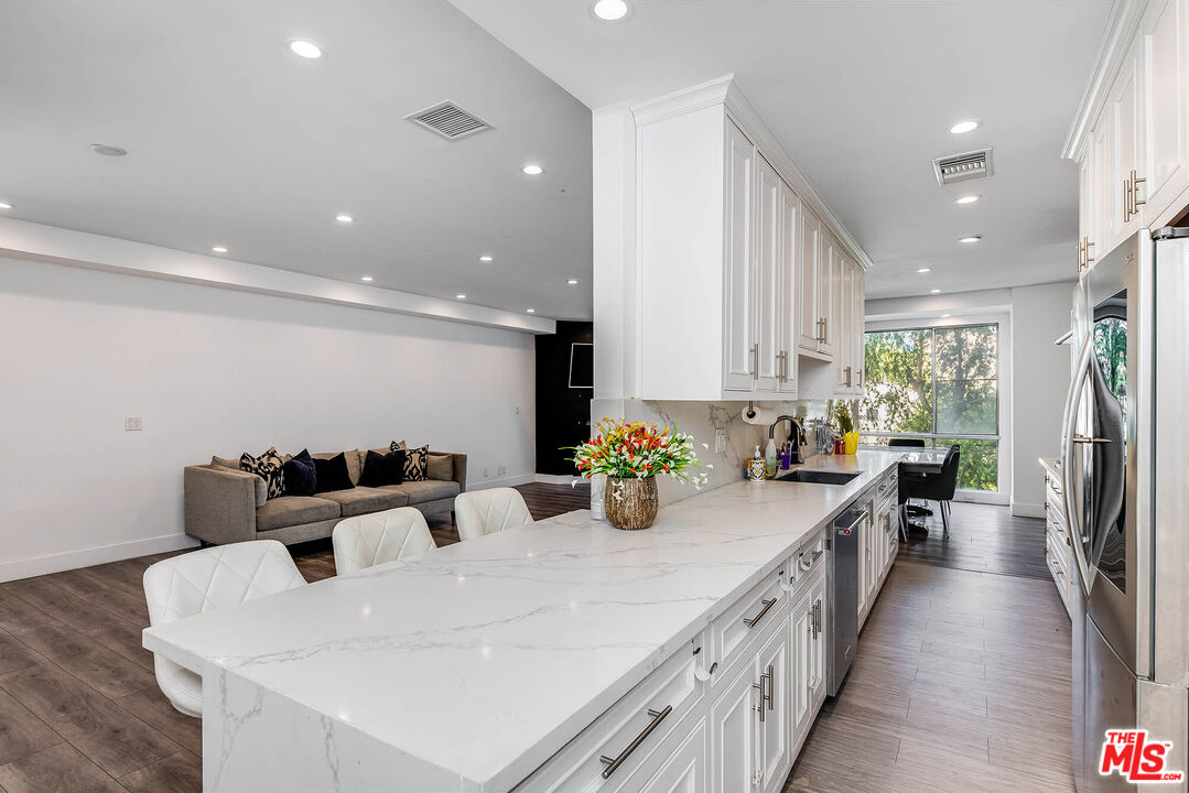 441 N Oakhurst Dr Unit: 304