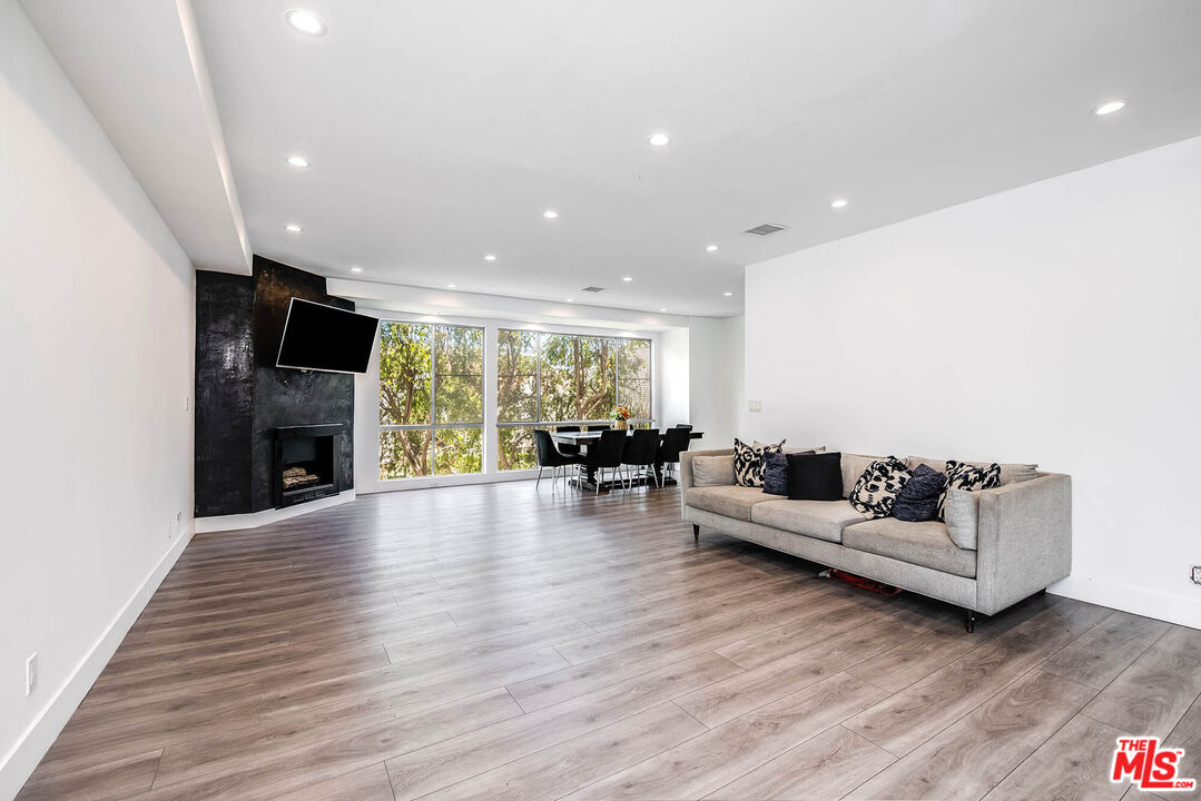 441 N Oakhurst Dr Unit: 304