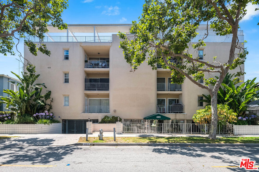 423 S REXFORD DR Unit: 101