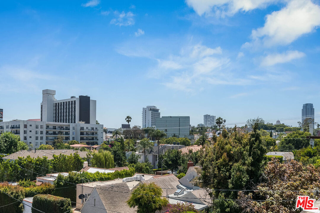 423 S REXFORD DR Unit: 101