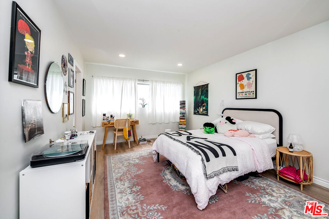 423 S REXFORD DR Unit: 101