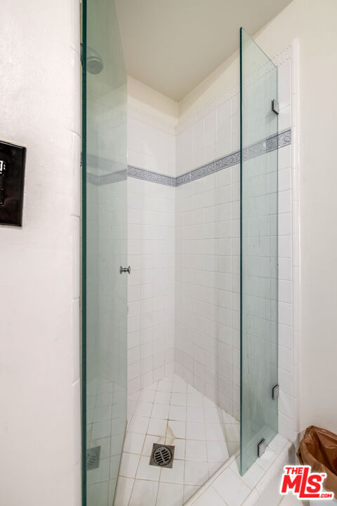 423 S REXFORD DR Unit: 101