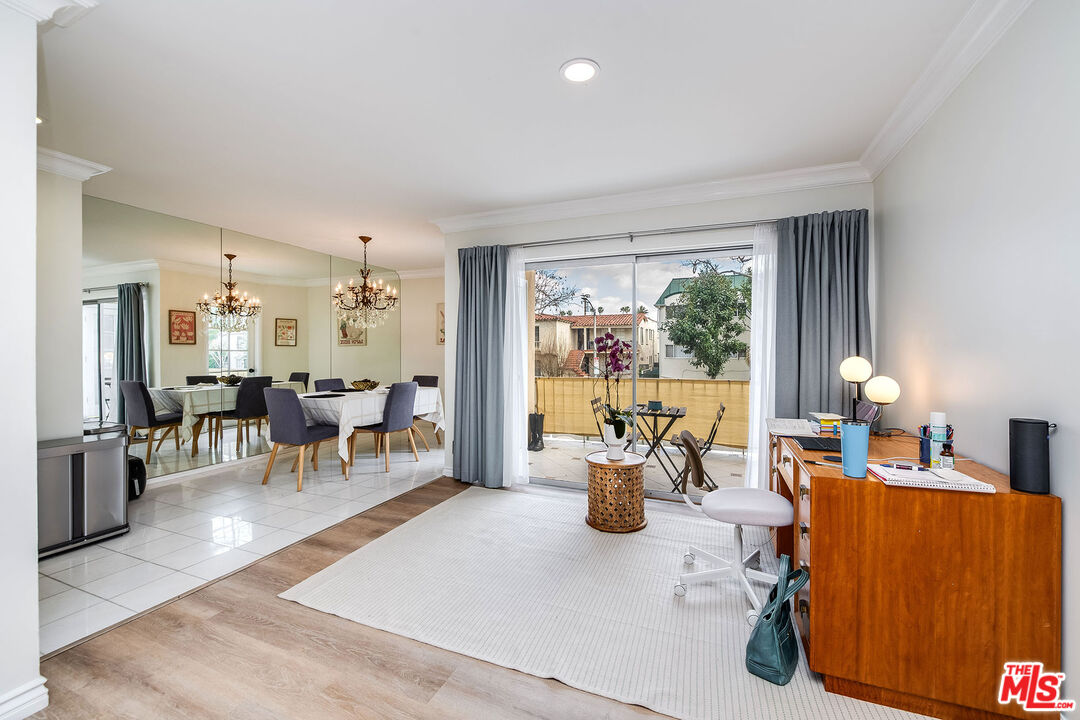 423 S REXFORD DR Unit: 101