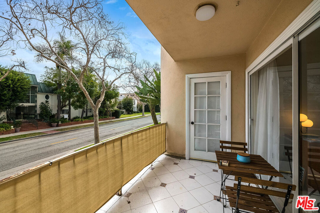 423 S REXFORD DR Unit: 101