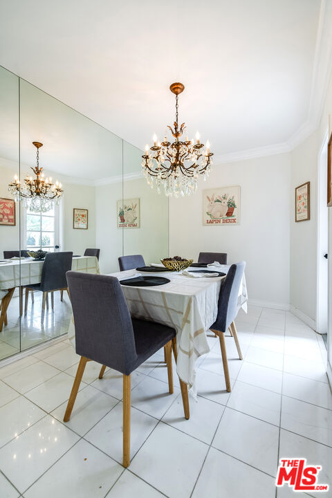 423 S REXFORD DR Unit: 101